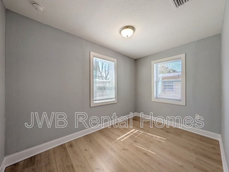 2002 W 15th St - Photo 7 of 14