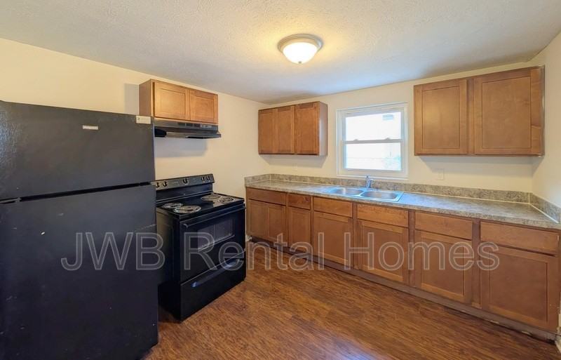 9023 Madison Ave - Photo 4 of 16