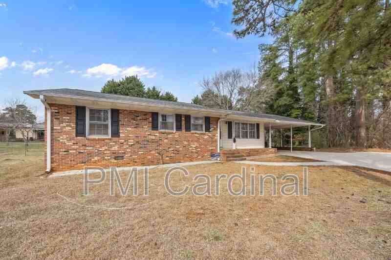 2616 Redbud Dr - Photo 3 of 40
