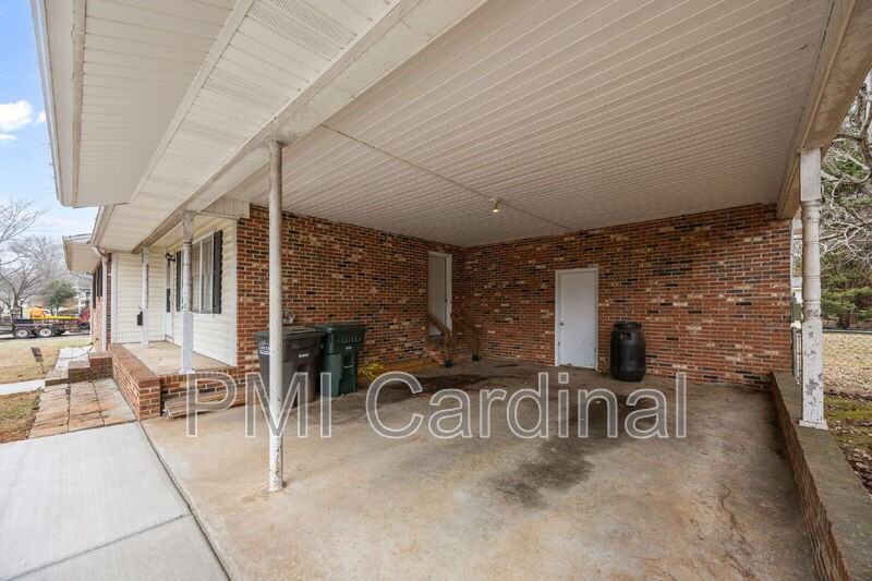 2616 Redbud Dr - Photo 4 of 40