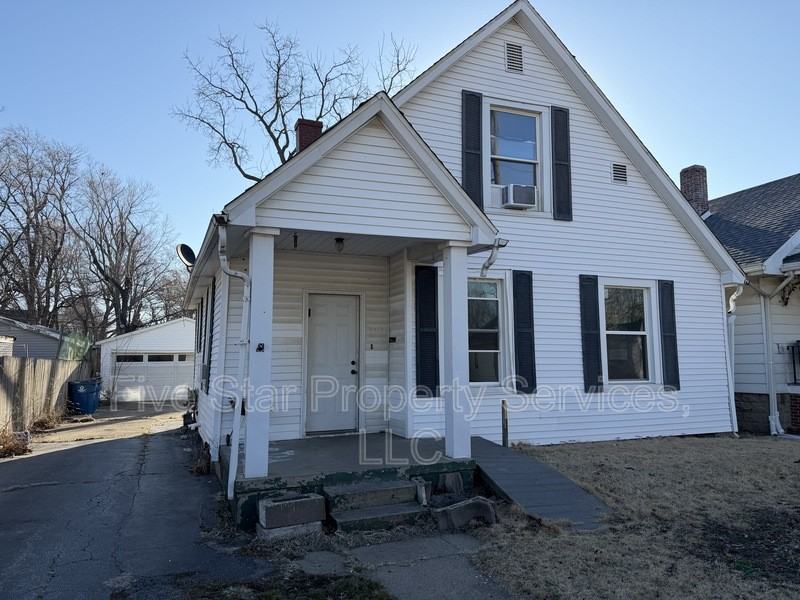 930 N 11th St - Photo 2 of 11