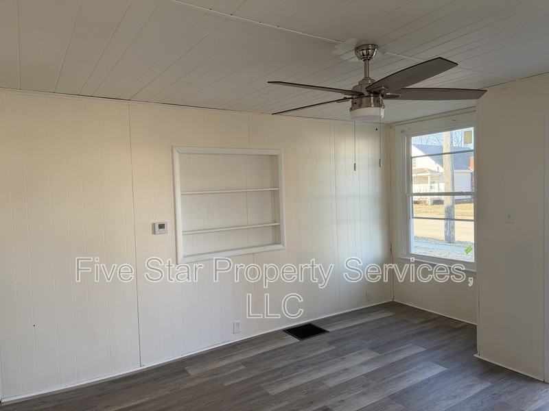 930 N 11th St - Photo 4 of 11