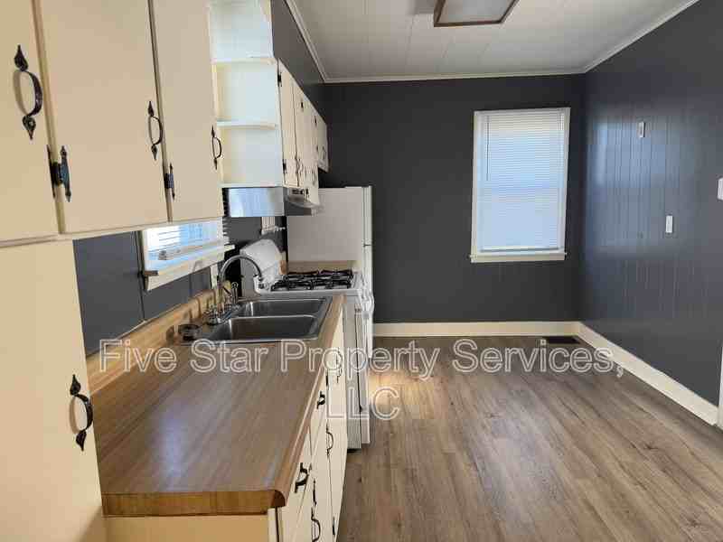 421 W Reynolds St - Photo 3 of 9