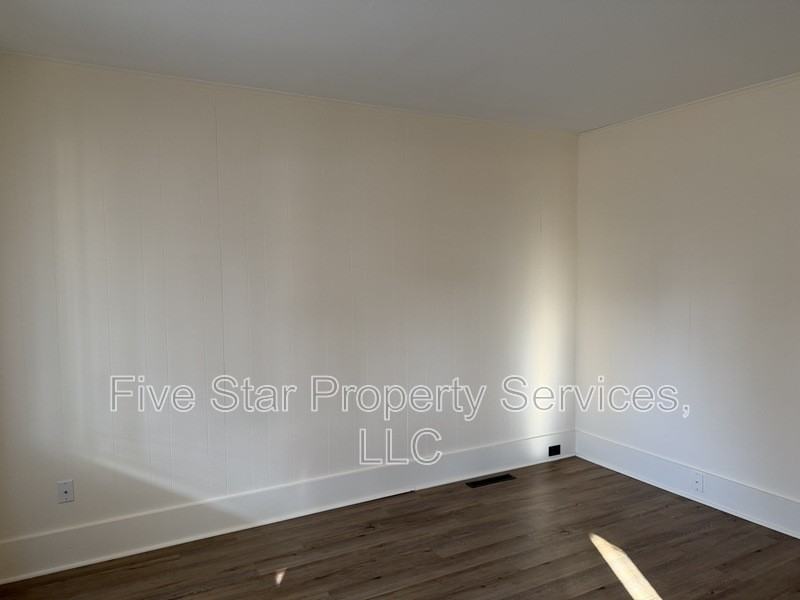 421 W Reynolds St - Photo 5 of 9