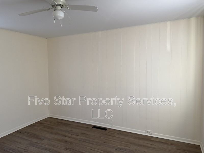 421 W Reynolds St - Photo 6 of 9