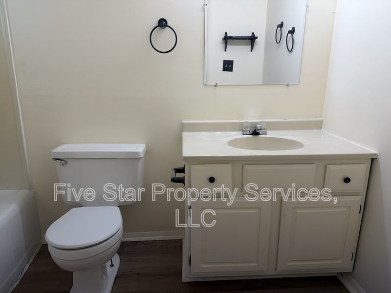 421 W Reynolds St - Photo 7 of 9