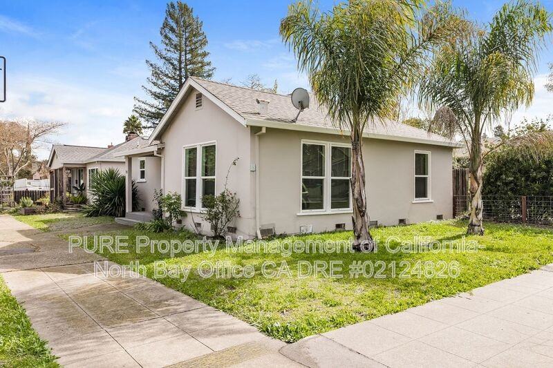 700 Oak St - Photo 2 of 23