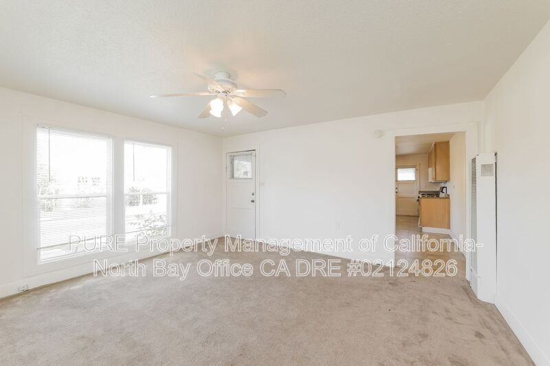 700 Oak St - Photo 4 of 23