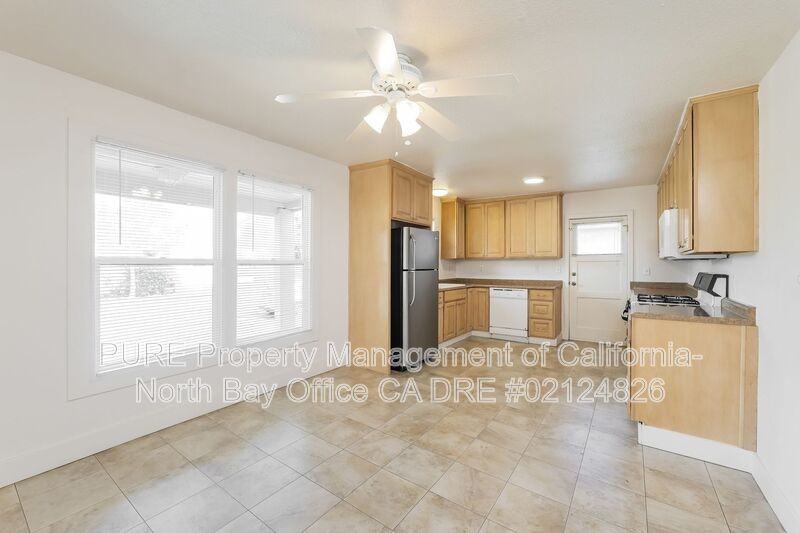 700 Oak St - Photo 6 of 23