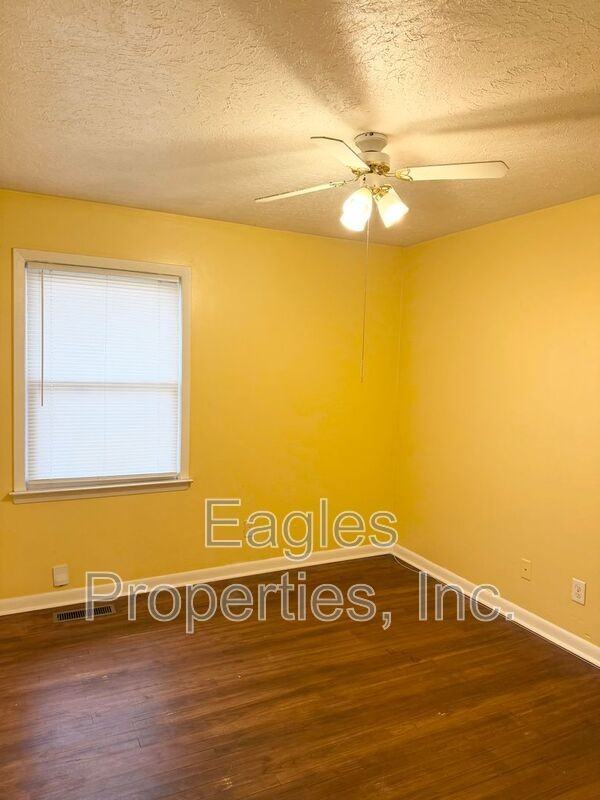 224 Herbert St - Photo 5 of 10