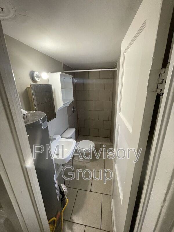 308 Chestnut St #7 - Photo 3 of 5