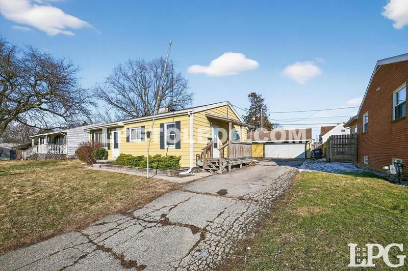 1525 Akron St - Photo 2 of 27