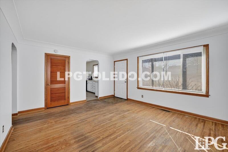 1525 Akron St - Photo 6 of 27