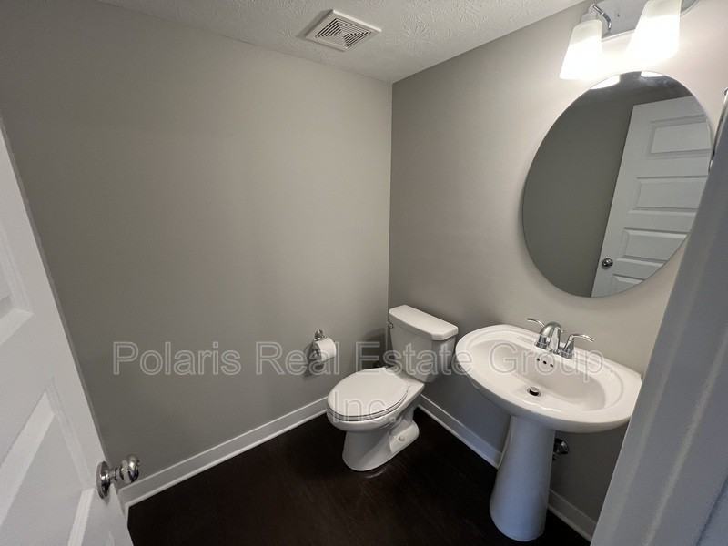 635 Golborne St - Photo 3 of 20