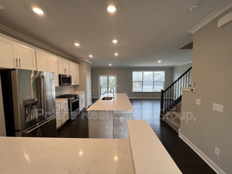 635 Golborne St - Photo 5 of 20