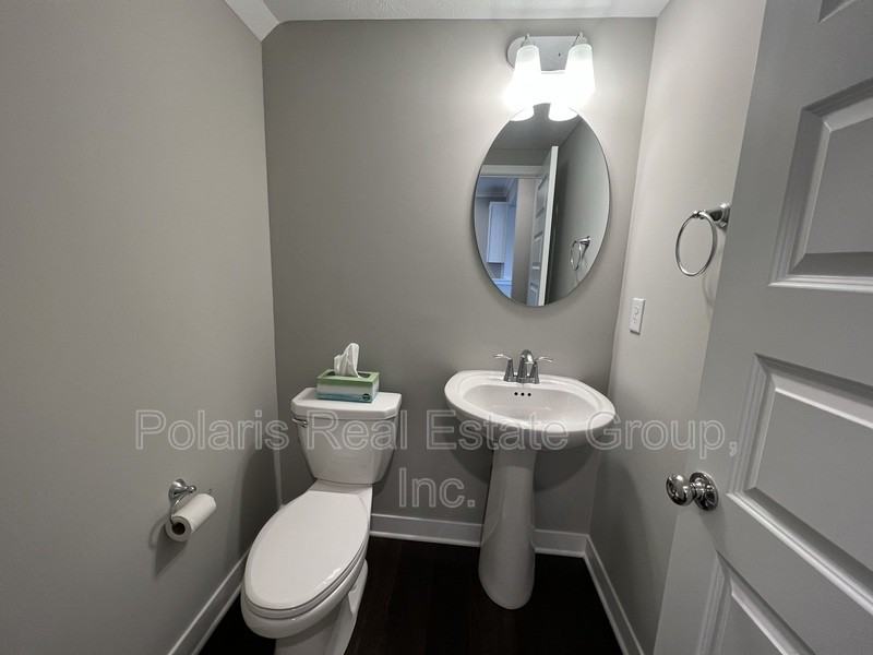 635 Golborne St - Photo 6 of 20