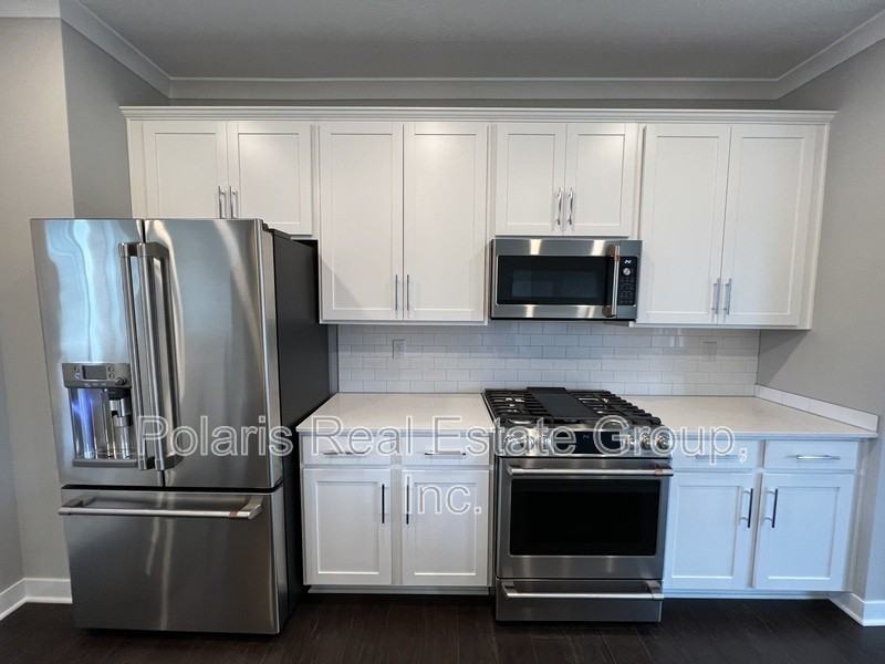 635 Golborne St - Photo 7 of 20