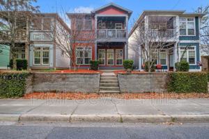 featured image of 828 N Duval St