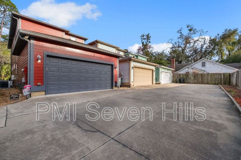 828 N Duval St - Photo 4 of 24