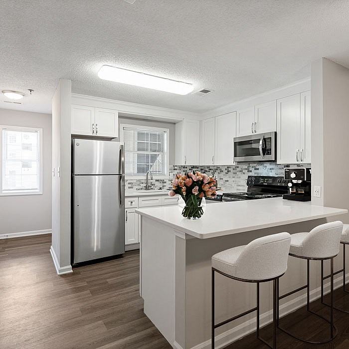 Aurora - Photo 2 of 50