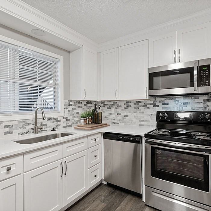 Aurora - Photo 3 of 50