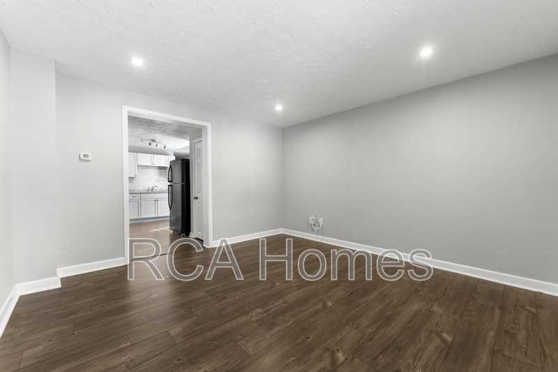 1029 Saint Paul St - Photo 4 of 15