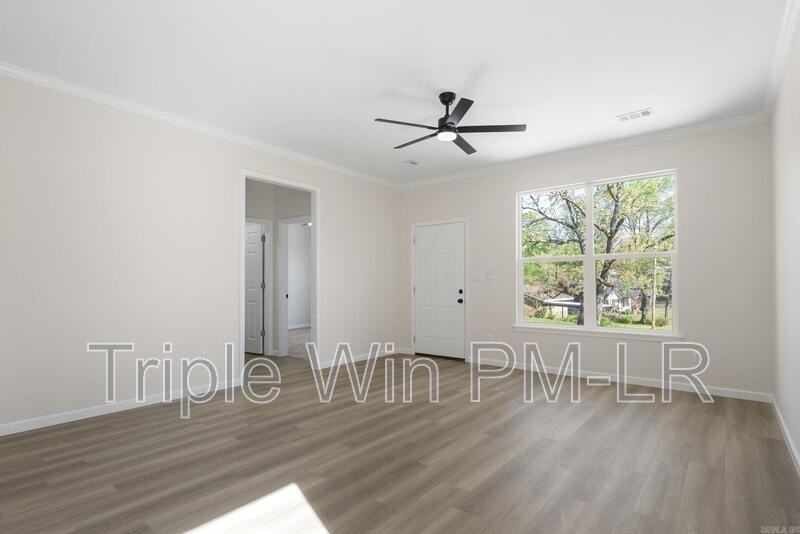 3401 W 17th St - Photo 7 of 41