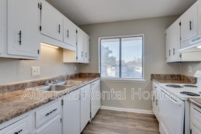 2902 Ridge Ct Apt A - Photo 7 of 19