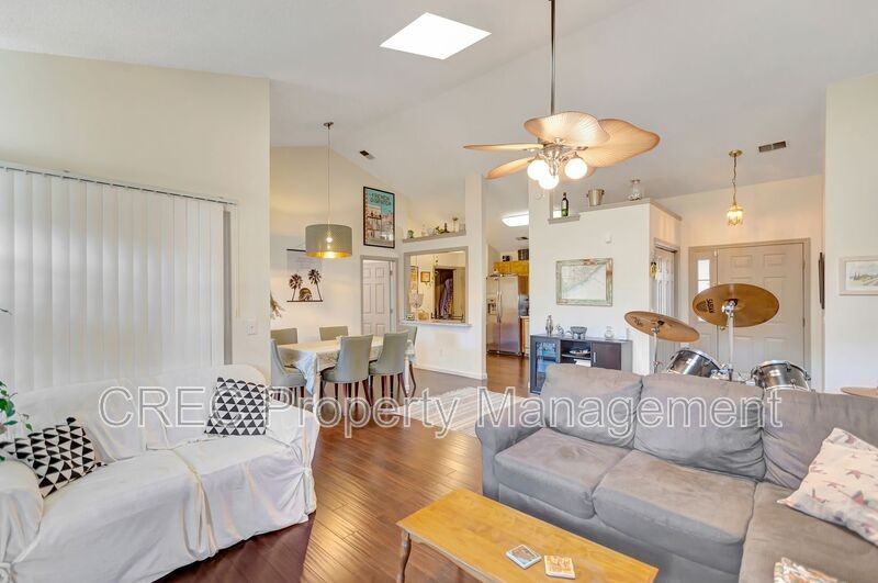 1110 Oceanview Rd - Photo 7 of 32