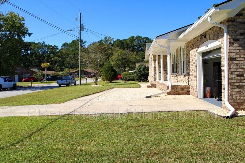 7744 Allwood Ave - Photo 3 of 32