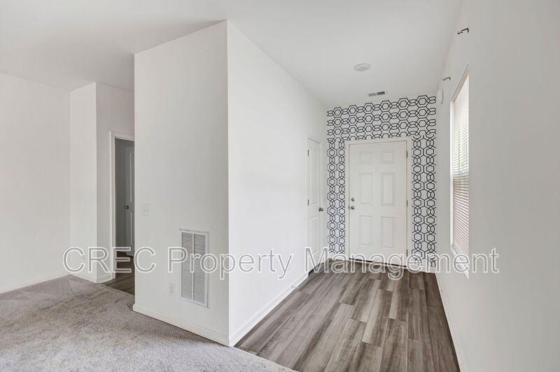 475 Pender Woods Dr - Photo 3 of 28