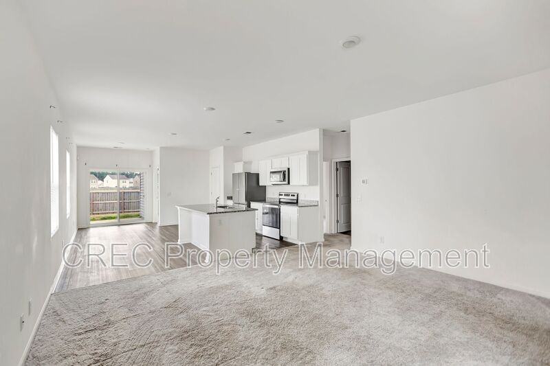 475 Pender Woods Dr - Photo 4 of 28