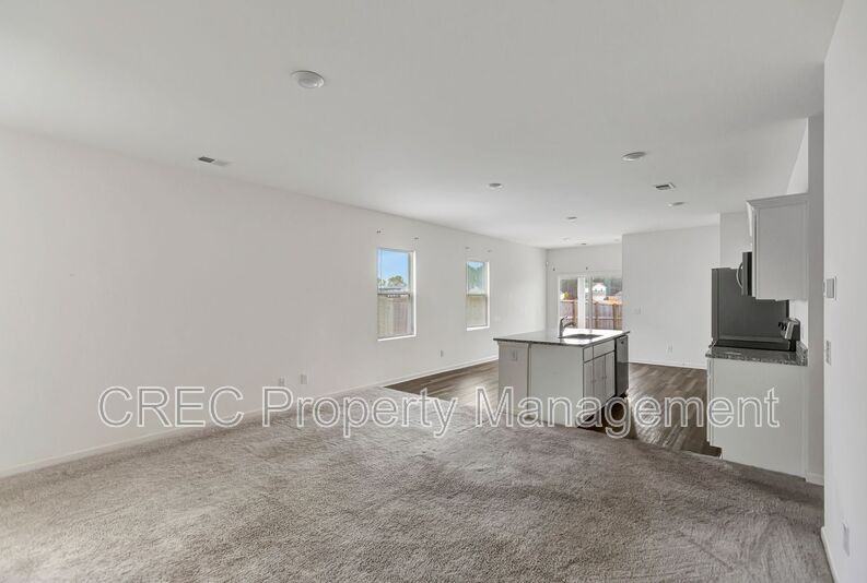 475 Pender Woods Dr - Photo 5 of 28