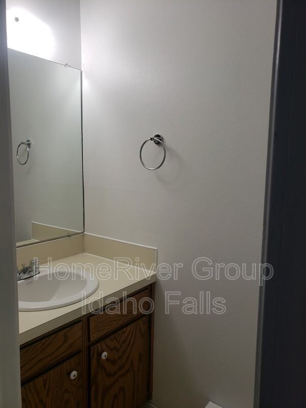 1753 Grandview Dr #4 - Photo 5 of 18