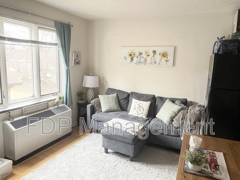 660 East Ave #305 - Photo 3 of 13