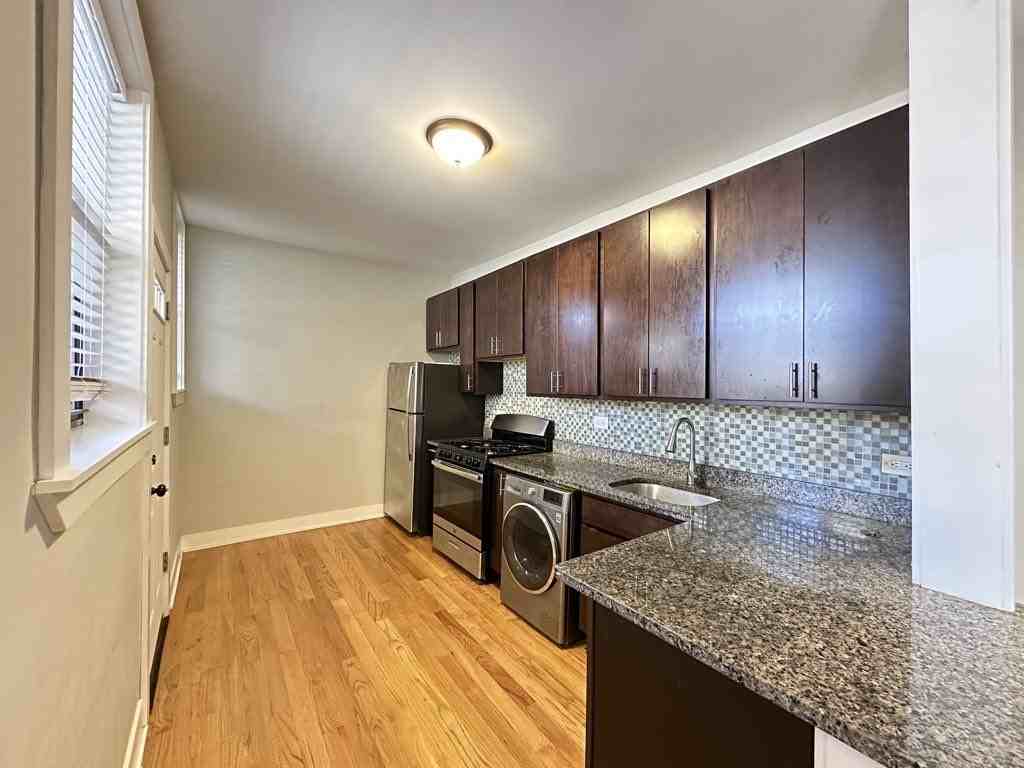 4425 N Wolcott Ave #1B - Photo 2 of 21