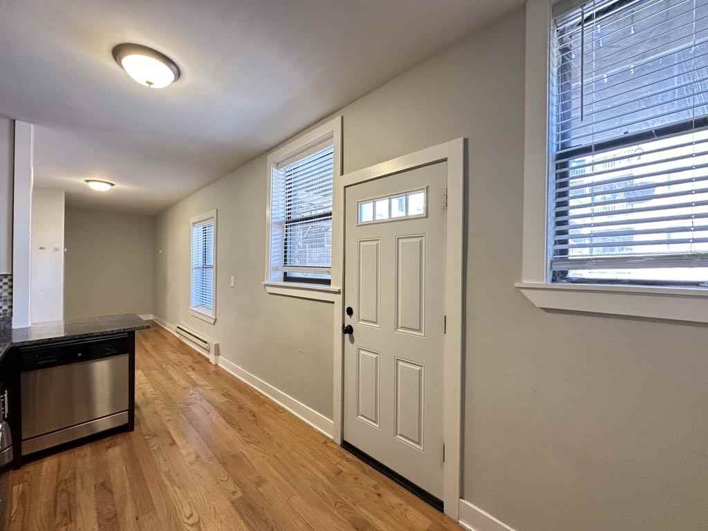 4425 N Wolcott Ave #1B - Photo 4 of 21