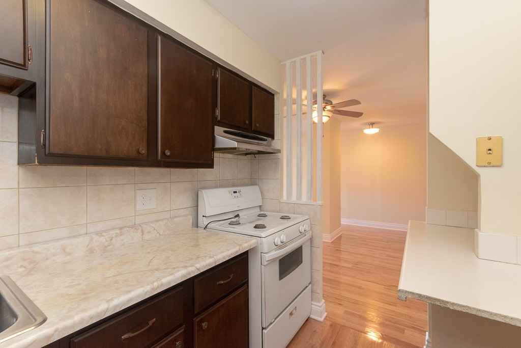 660 W Wrightwood Ave #214 - Photo 5 of 20