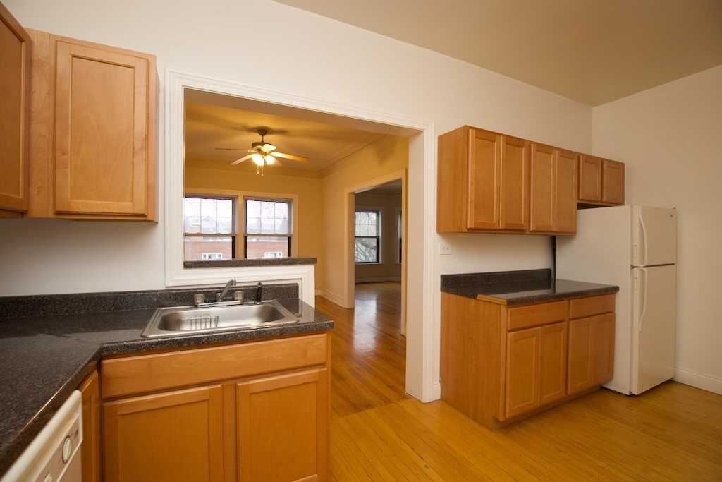 1305 Oak Ave #3W - Photo 3 of 21