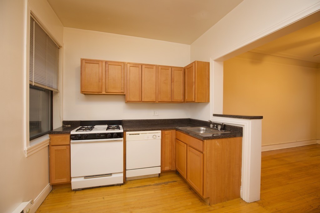 1305 Oak Ave #3W - Photo 5 of 21