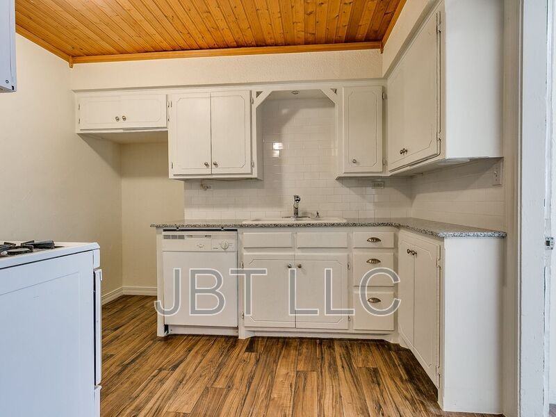 224 W Ercoupe Dr - Photo 6 of 26