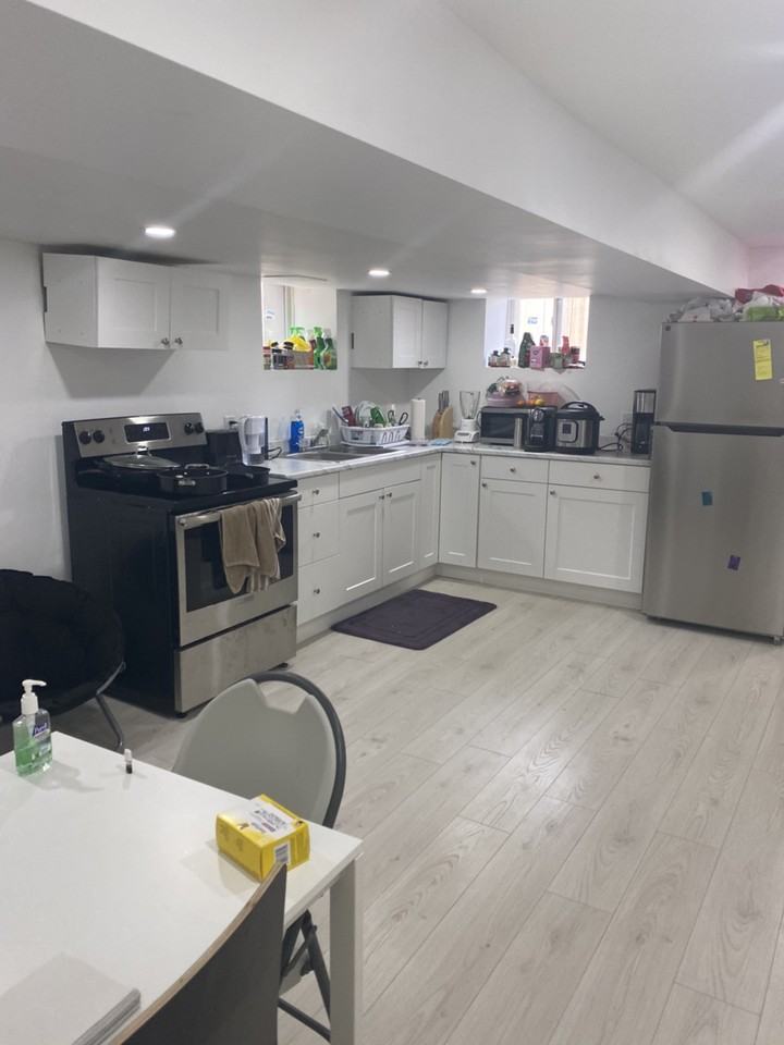 417 Markham St - Photo 3 of 10