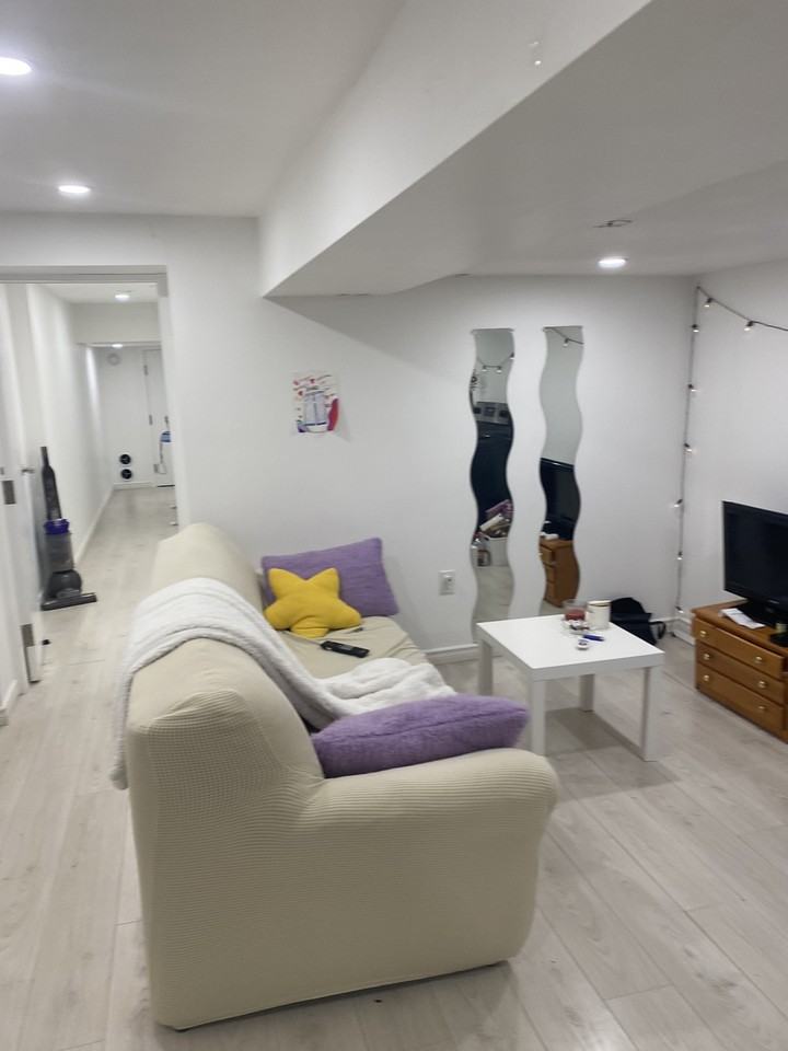 417 Markham St - Photo 5 of 10