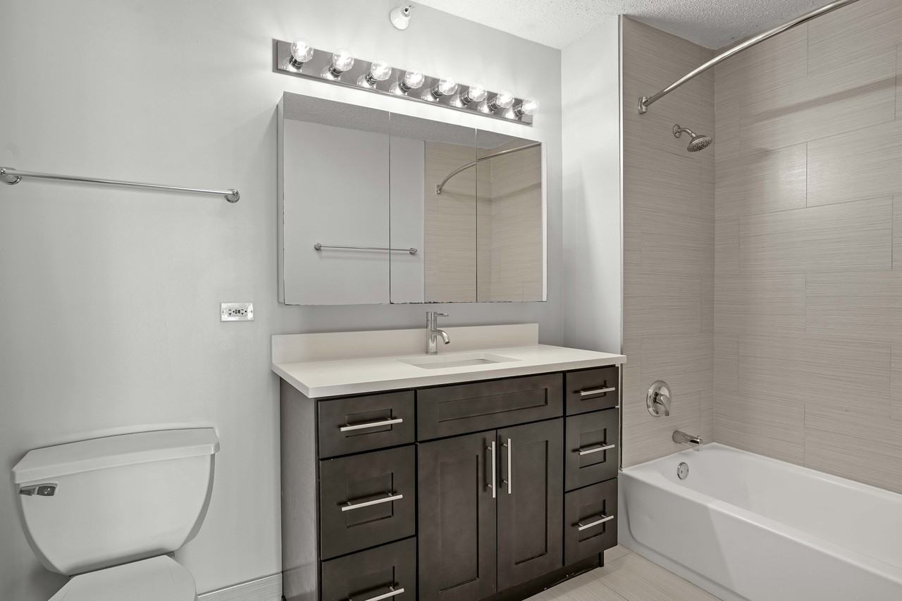 540 N State St #2-2 - Photo 6 of 23