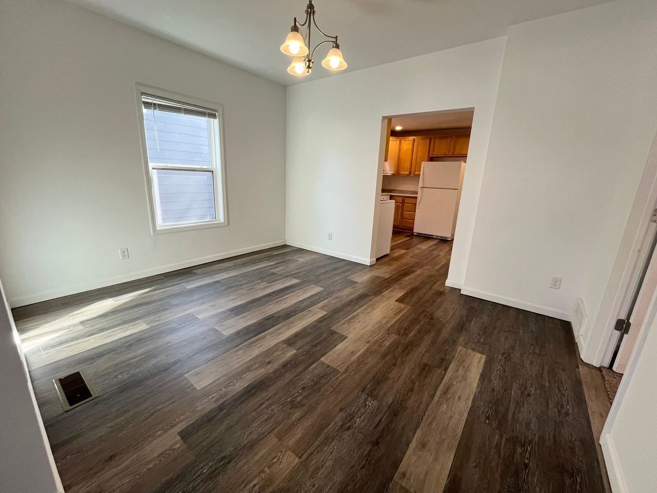 815 W 11th St - Photo 2 of 29