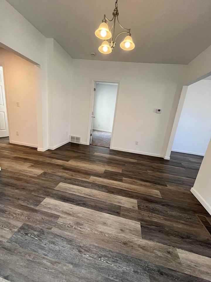 815 W 11th St - Photo 3 of 29