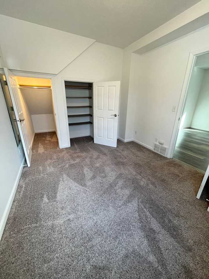 815 W 11th St - Photo 5 of 29