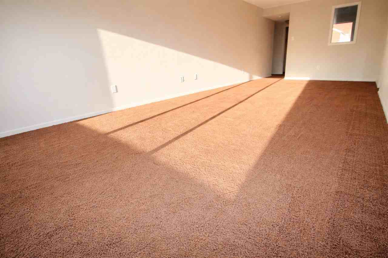 CANTERBURY COURT -- 087 - Photo 5 of 44