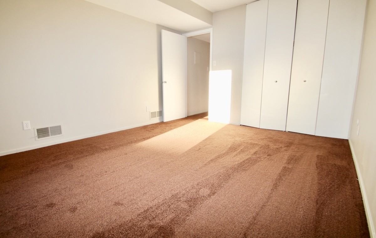 CANTERBURY COURT -- 087 - Photo 6 of 44