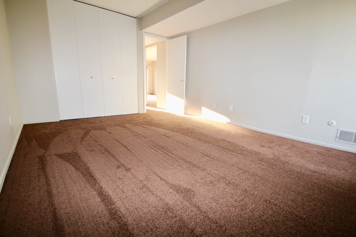 CANTERBURY COURT -- 087 - Photo 7 of 44